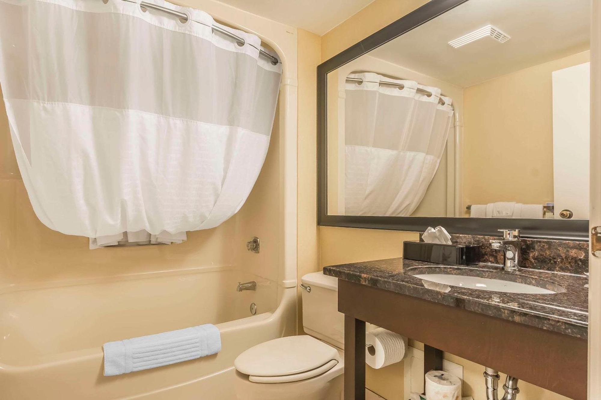 Comfort Inn קובורג מראה חיצוני תמונה